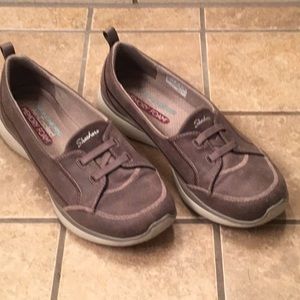 Sketchers slip-ons (Taupe)